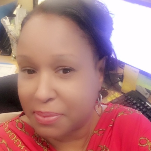 Meet your Posher, Cia - Picture 3 of 3